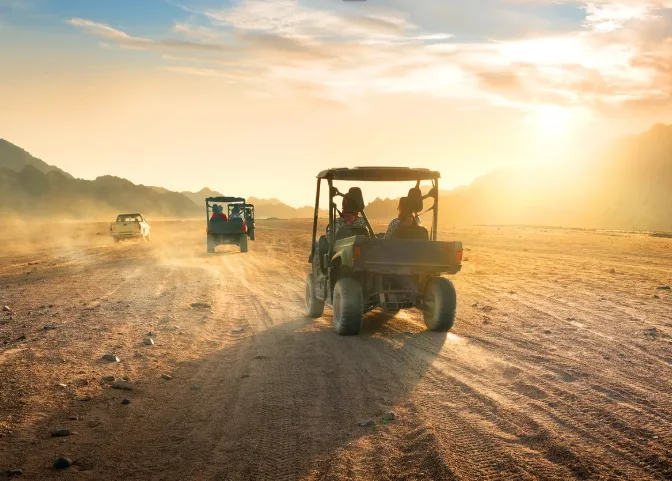 Buggy dans la palmeraie — expérience proposée par la Villa Dar Moudar, location de villa de luxe à Marrakech