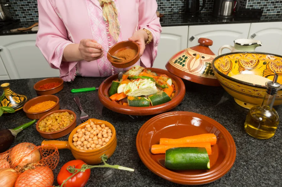 Atelier cuisine marocaine — expérience proposée par la Villa Dar Moudar, location de villa de luxe à Marrakech