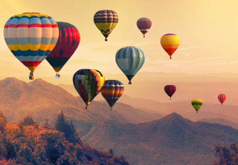 Vol en montgolfière au lever du soleil — expérience proposée par la Villa Dar Moudar, location de villa de luxe à Marrakech