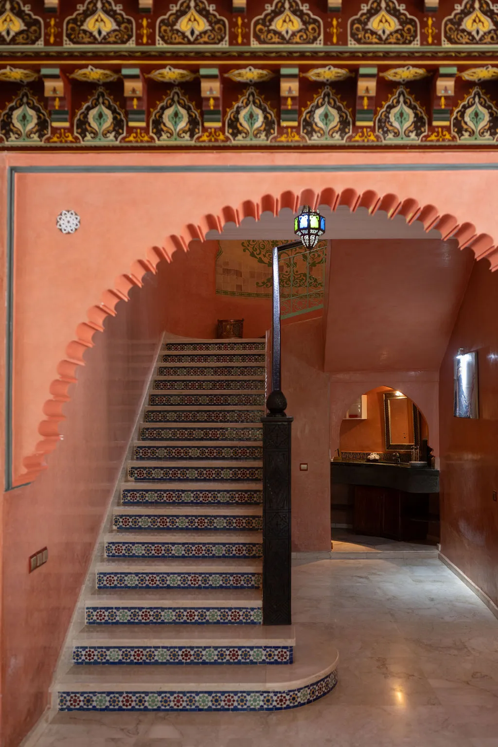 Escalier vers les suites — Villa Dar Moudar Marrakech
