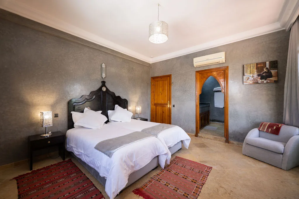 Suite Amandier — chambre avec grand lit double, Villa Dar Moudar Marrakech