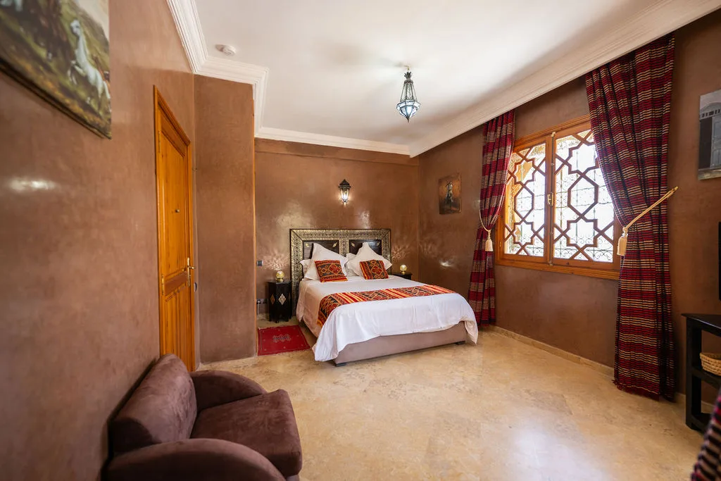 Suite Figuier — chambre aux tons terracotta, Villa Dar Moudar